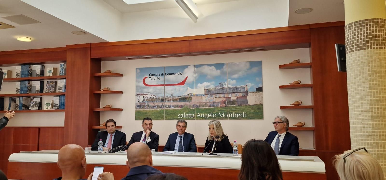 Intesa tra Puglia Sviluppo e Camera di Commercio di Brindisi-Taranto a supporto della creazione d’impresa e dell’innovazione. Prevista l’apertura di uno sportello di Puglia Sviluppo a Taranto Intesa tra Puglia Sviluppo e Camera di Commercio di Brindisi-Taranto a supporto della creazione d’impresa e dell’innovazione. Prevista l’apertura di uno sportello di Puglia Sviluppo a Taranto