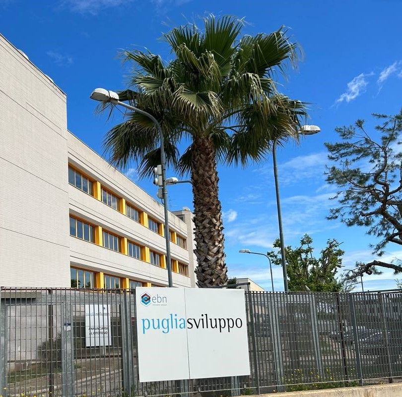 Attivi gli avvisi Minibond ed Equity. Svilupperanno progetti imprenditoriali per 440 milioni. Il presidente: “Così rafforziamo il sistema produttivo e attiriamo investimenti e talenti” Attivi gli avvisi Minibond ed Equity. Svilupperanno progetti imprenditoriali per 440 milioni. Il presidente: “Così rafforziamo il sistema produttivo e attiriamo investimenti e talenti”